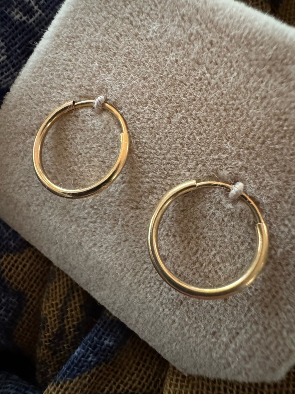 Classic vintage 14k gold hoop earrings
